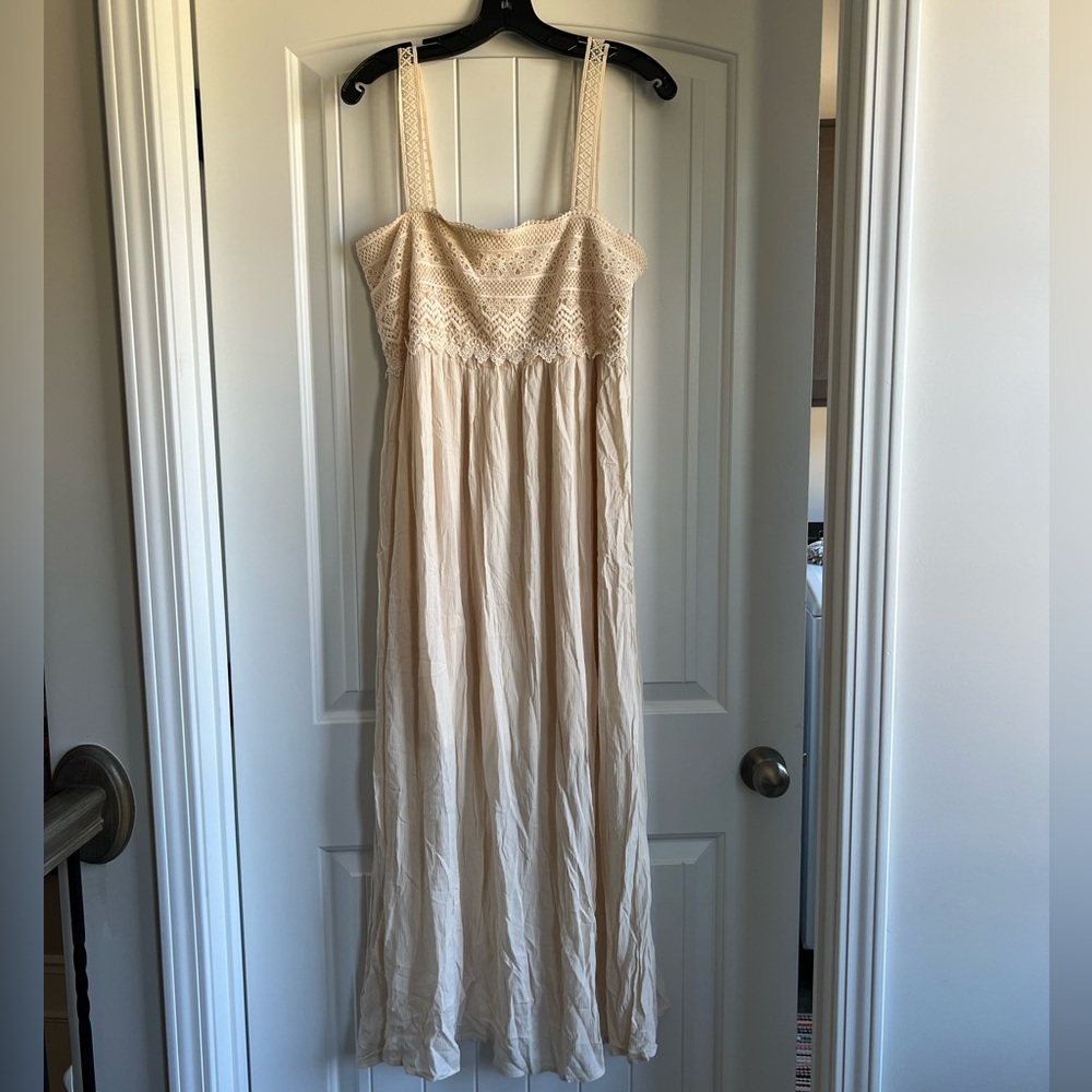 Chic Beige Lace Maxi Dress